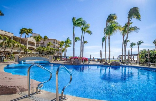 Zona Hotelera Apartment | Spacious 3-Bed Luxury Condo with Stunning Sea Views