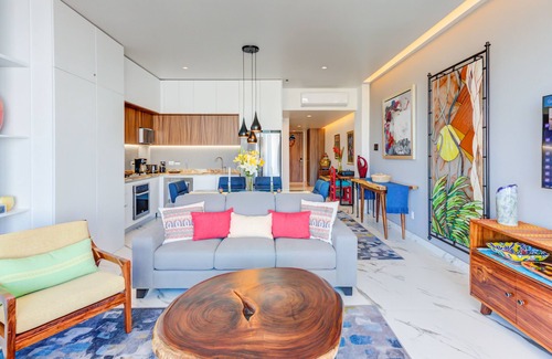 Romantic Zone Condo | Spacious Avida Condo Romantic Zone Rooftop Pool