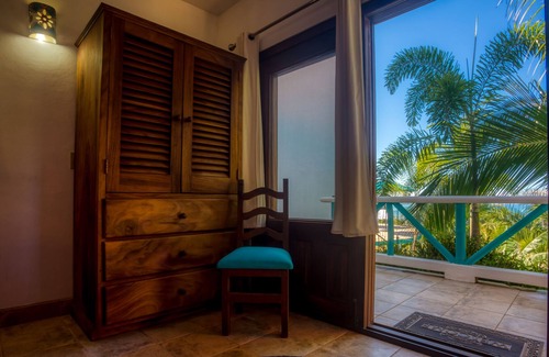 San Francisco House | Special place where you combine the peace of the jungle with the ocean view.