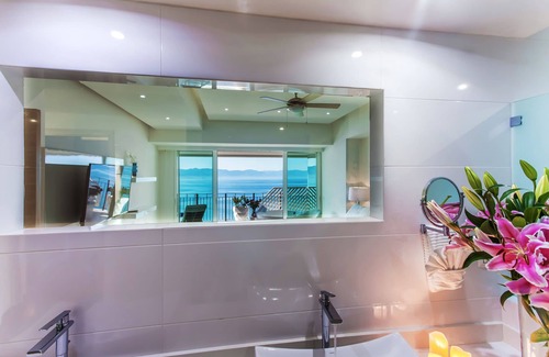 South Hotel Zone Condo | Spectacular views beachfront 25th floor condo