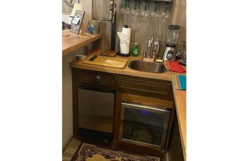 Fort Worth House | StockYards! Walk 3 Blocks-Ranch House sleeps 8