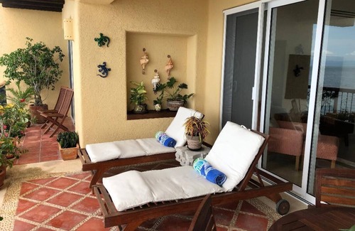 South Shore Hotel Area Condo | STUNNING 3 BR & 3BA SOUTH SHORE BEACHFRONT RESIDENCE!