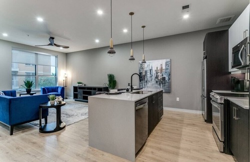 Cityplace Apartment | Stunning high-rise apartment on McKinney Avenue