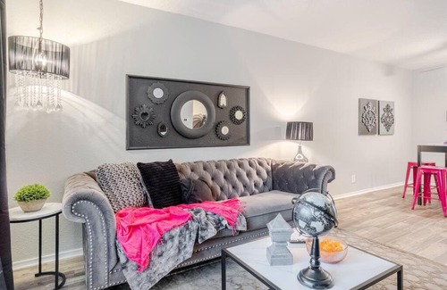 Central Arlington Apartment | Stylish 1BR Apartment Steps Away from AT&T Stadium