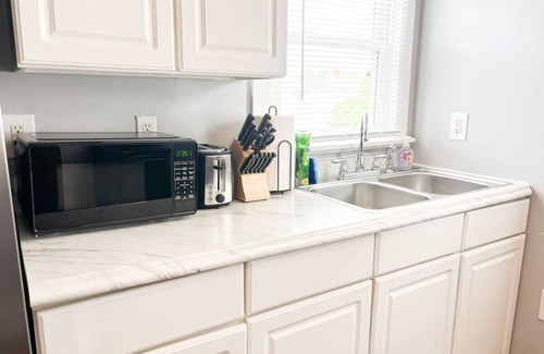 Piqua Condo | Stylish 2-Bedroom duplex in prime location!