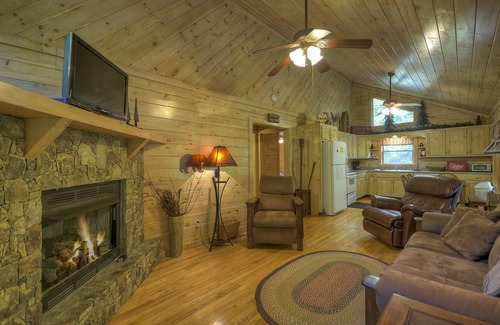 Blue Ridge Cabin | Sugar Creek Retreat | Hot Tub | Creek Front | Pool Table |