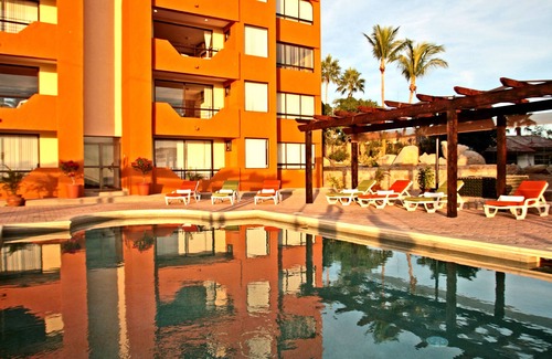 Cabo Bello Resort | Sunrock Hotel and Suites