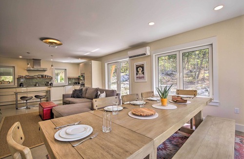 Garrison House | 'The Glabin’: Garrison Gem w/Deck & Fire Pit!