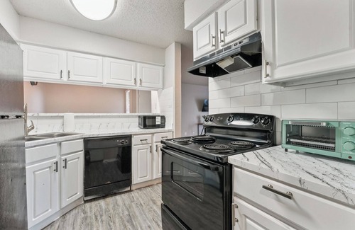 North Arlington Apartment | The Landry 326 | Spacious and Cozy 2 Bedroom 2bth