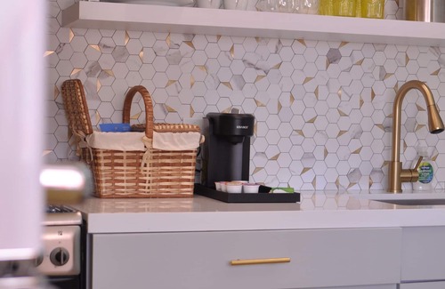 Warm Sands Hotel | The Muse Hotel | Palm Springs | Kitchen, Private Yard, Pool & Hot Tub | Suite 7