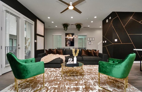 Northside House | The Suite Spot II — Mins to DOWNTOWN HOUSTON