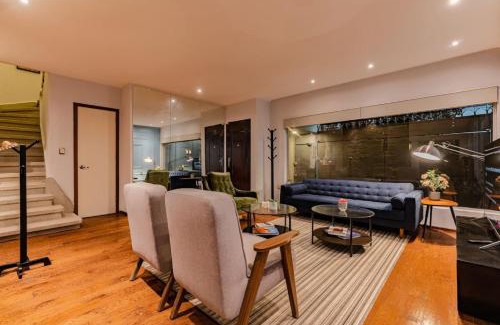 Anahuac House | Three-story house with RoofTop 15PAX Polanco area
