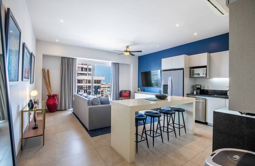 Emiliano Zapata Condo | Top floor 1BR | 2 Pools & Gym | Romantic Zone