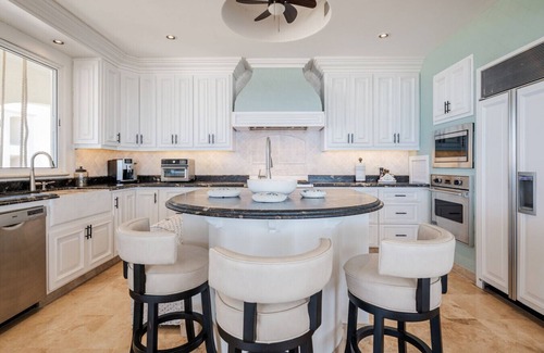Zona Hotelera Condo | Tortuga Bay Condo 3-bedroom beachfront 2501