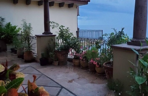 Flamingos Condo | Unique Beachfront Penthouse, 2 Bedroom, Sleeps 8, Garden Patio,and TV, Internet