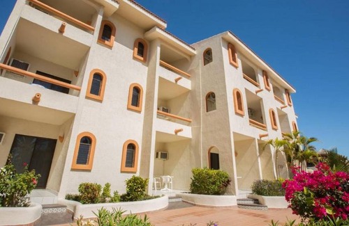 Campo de Golf Fonatur Apartment | Vibrant Studio Steps to Punta Sur Golf Course
