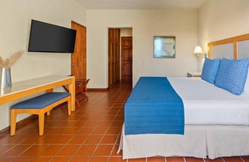 Campo de Golf Fonatur Apartment | Vibrant Studio Steps to Punta Sur Golf Course