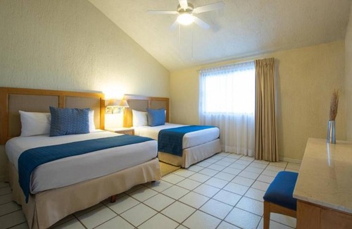 Campo de Golf Fonatur Apartment | Vibrant Suite Steps to Punta Sur Golf Course
