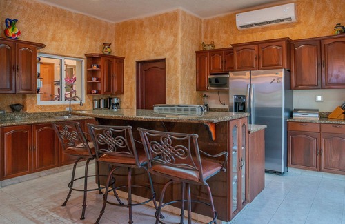 Pedregal Villa | Villa de la Luz - Sweet Pedregal Villa Steps to Kids Playground. Promos avail.