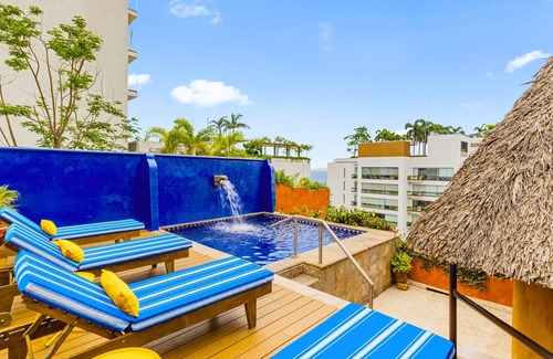 Amapas Villa | Villa Rental - Close walk to beach!