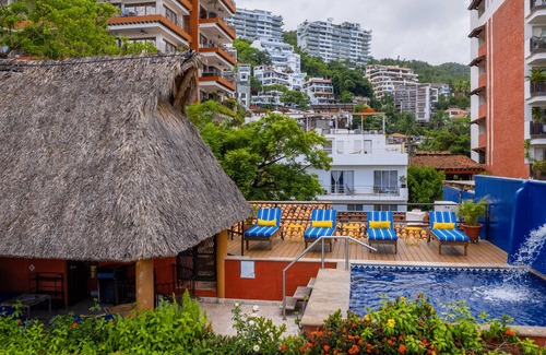 Amapas Villa | Villa Rental - Close walk to beach!