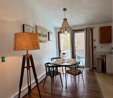 Saunderstown House | Walk to neighborhood lake