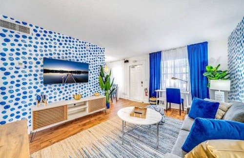 Survey Creek Apartment | Water View - King Bed - 1st Floor - Palm Wave Says