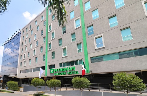 Financial District Hotel | Wyndham Garden Guadalajara Acueducto