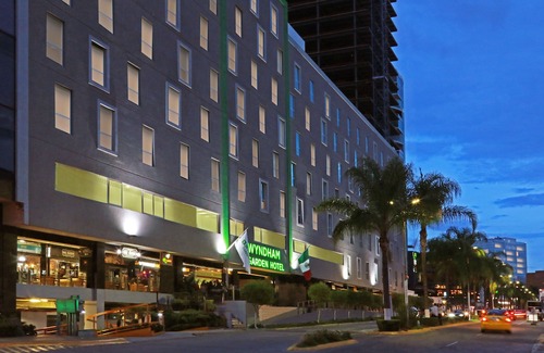 Financial District Hotel | Wyndham Garden Guadalajara Acueducto