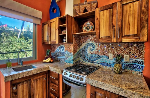 Bucerias House | ZONA DORADA~1 BED/1 1/2 BATH~1 BLOCK to BEACH~FULL KITCHEN~A/C~LAUNDRY~HEAT POOL