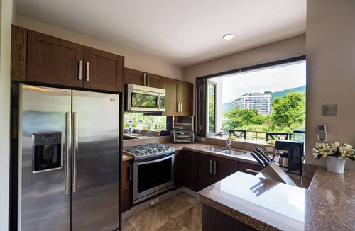 Romantic Zone Condo | 1 bed 1 bath Mountain View Suite · R208