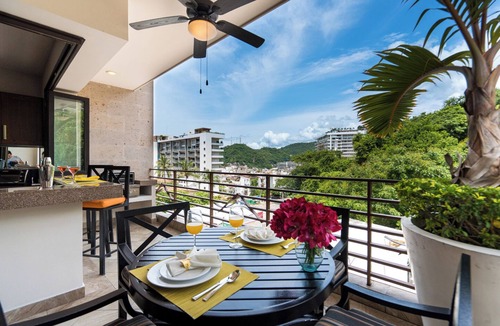 Romantic Zone Condo | 1 bed 1 bath Mountain View Suite · R208