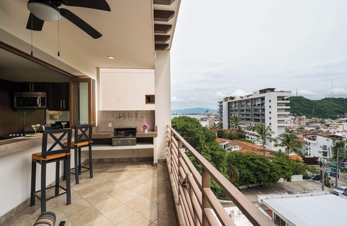 Romantic Zone Condo | 1 bed 1 bath Mountain View Suite · R306