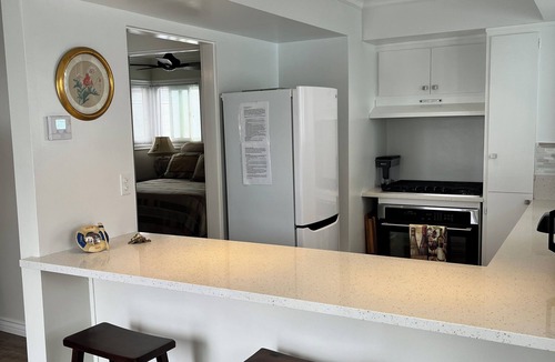 Corona del Mar Apartment | 1-bedroom apartment steps to Beach ,Eating and Shopping