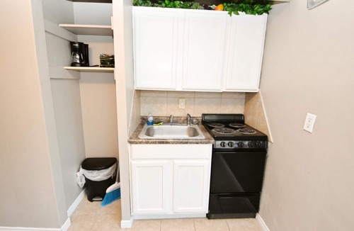 South Bend Apartment | 1 bedroom apartment near Notre Dame (1309.5)