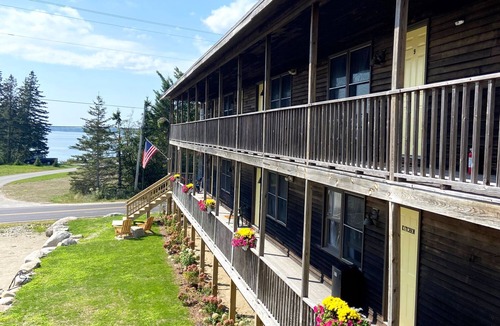 Brooklin Hotel | 1 bedroom private vacation home in brooklin