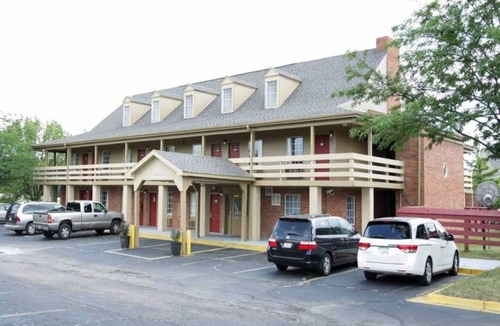 Dayton Apartment | 1 Full Bed | Non-Smoking