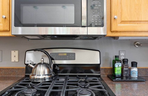 Dayton House | 10-Acre Estate *Pool*2 Kitchens*Sleeps 18*Games