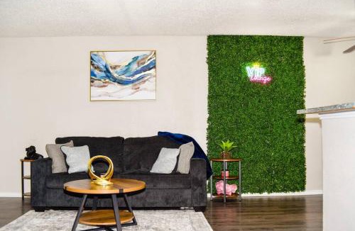 Grand Prairie Apartment | 10 Mins Away Cowboy & Ranger Stadium 1b