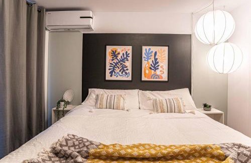 Cote-Des-Neiges—Notre-Dame-De-Grace Apartment | 119 - Vibrant Chic Designer 2BR with Gym,Parking,Airport&DT