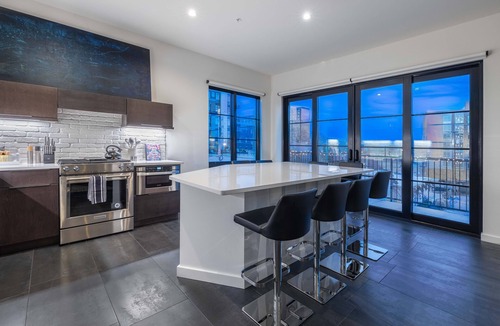 Midtown Hotel | 121 Hotel Buyout by AvantStay | Buyout w/Living Areas & Meeting Room! Sleeps 58