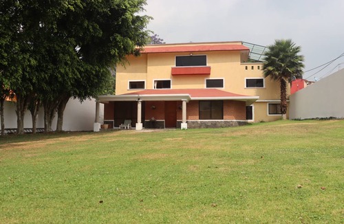 Banderilla House | 1300 m² House ∙ 4 bedrooms ∙ 16 guests