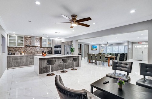 South Lake Villa | 1301 Rodman St Hollywood FL