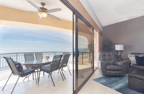 Sandy Beach Condo | 134 m² Condo ∙ 2 bedrooms ∙ 6 guests