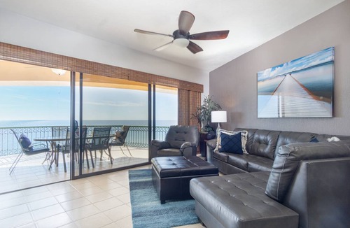 Sandy Beach Condo | 134 m² Condo ∙ 2 bedrooms ∙ 6 guests