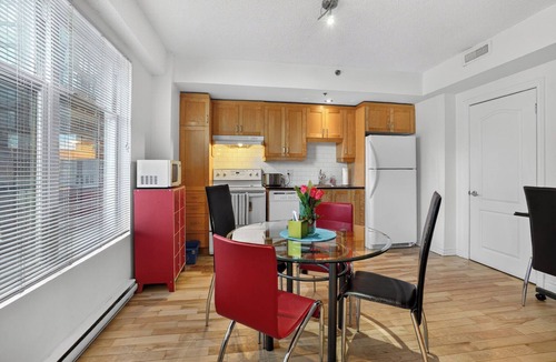 Quartier des Spectacles Apartment | #136 Traditional & Stylish APT in Downtown