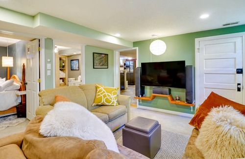 Downtown Salt Lake City Cottage | 176 m² Cabin ∙ 2 bedrooms ∙ 4 guests
