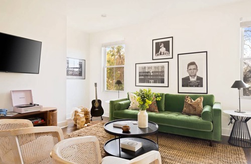 Chestnut Hill Apartment | 1794 m² Apartment ∙ 3 bedrooms ∙ 8 guests