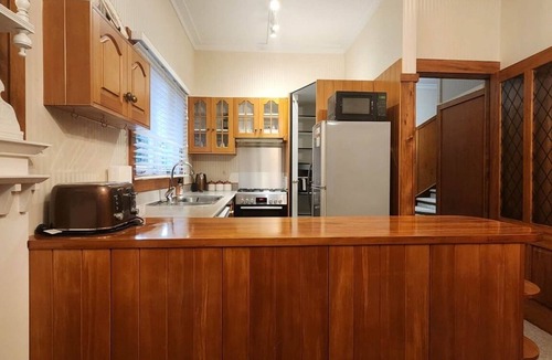 Te Kuiti House | 1920s Character Home & Private Garden Retreat
