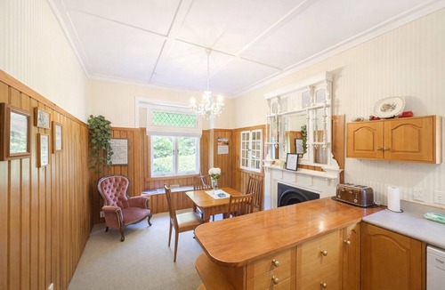 Te Kuiti House | 1920s Character Home & Private Garden Retreat